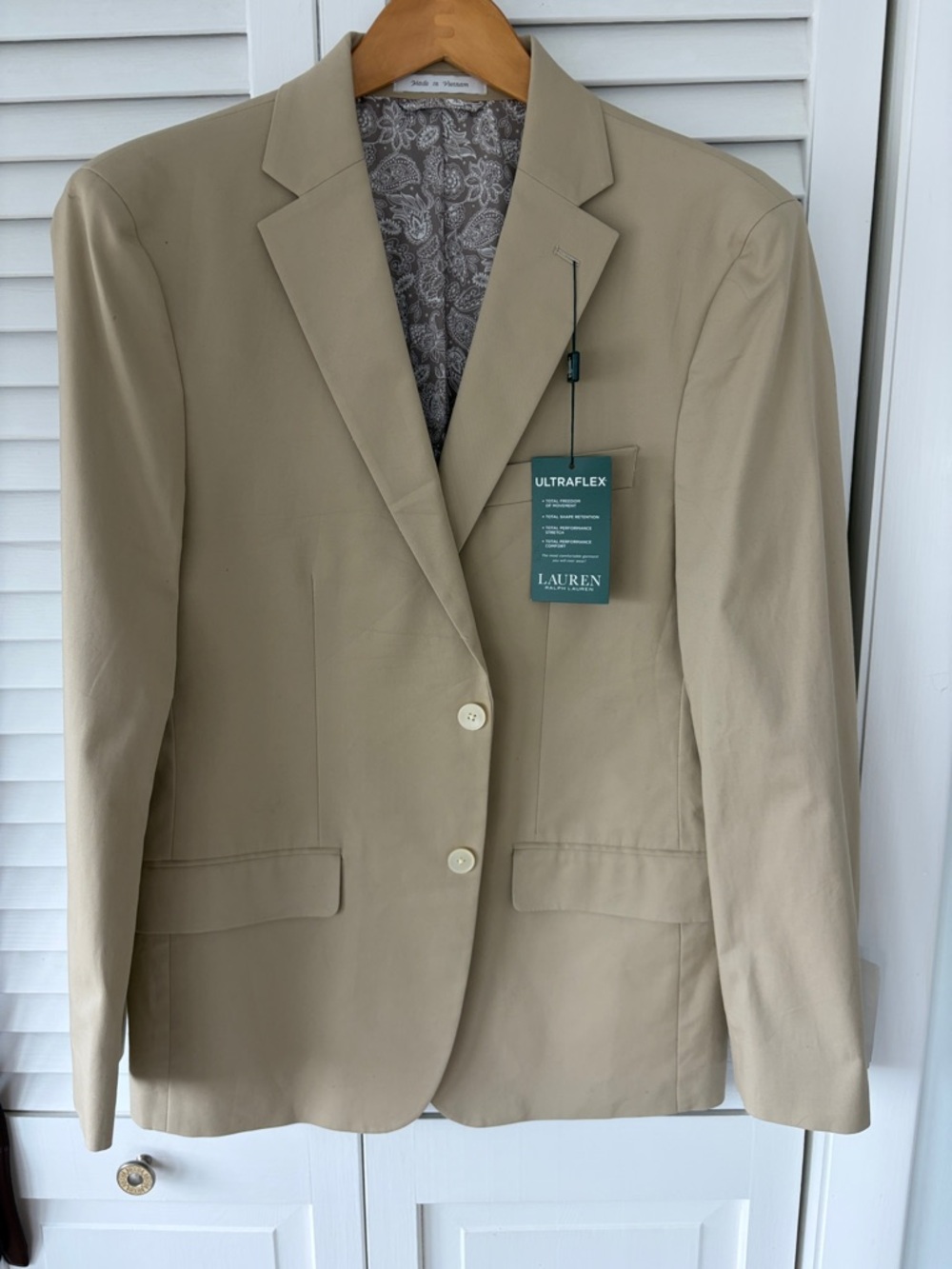 NWT.    Lauren Ralph UltraFlex Lauren Beige Two-Button Sport Coat